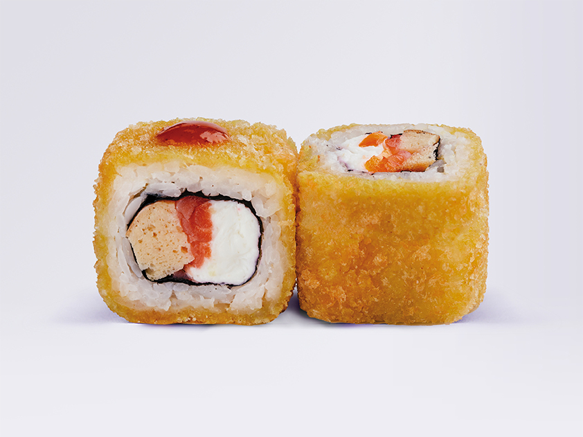 Жареный ролл с лососем